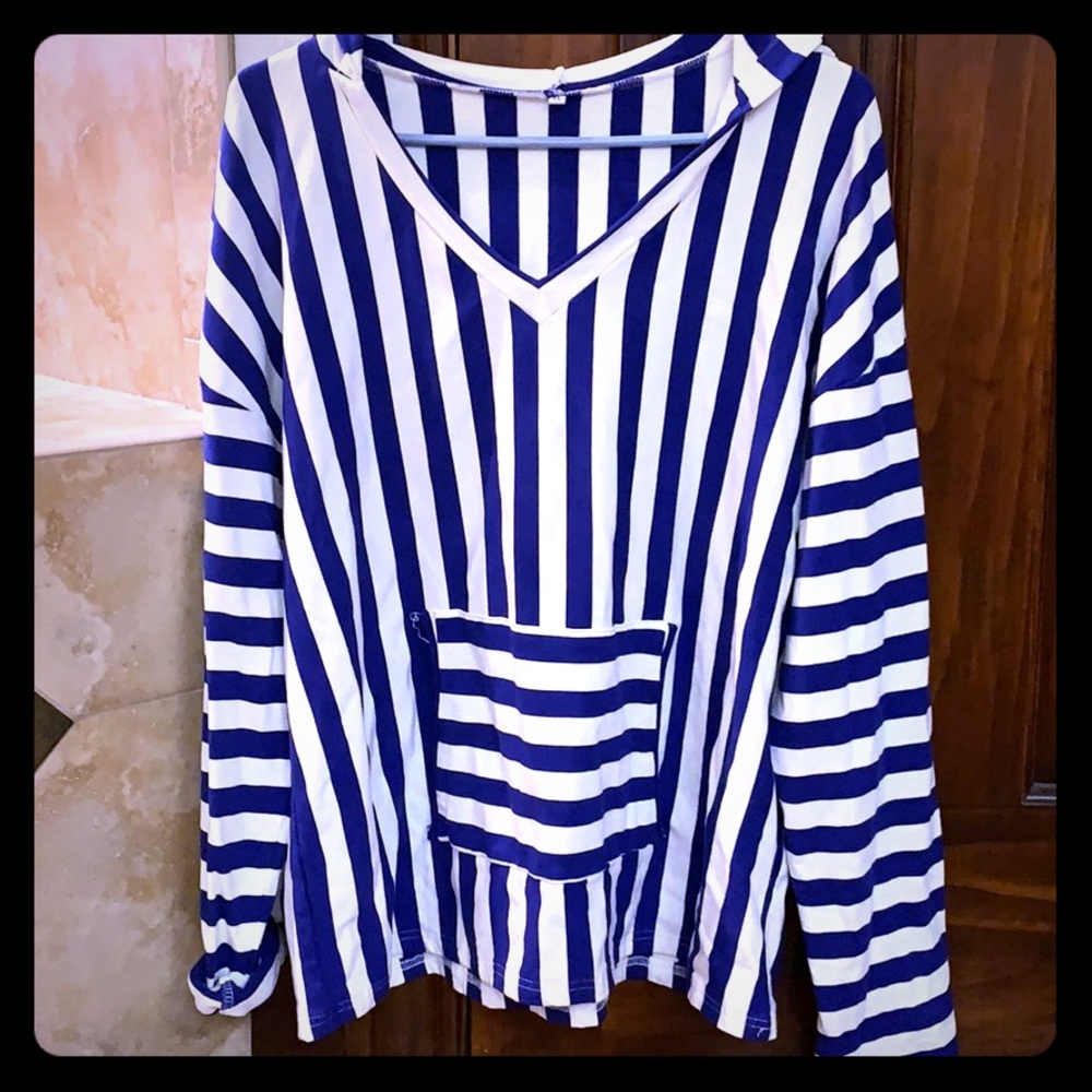 V neck hooded long sleeve shirt